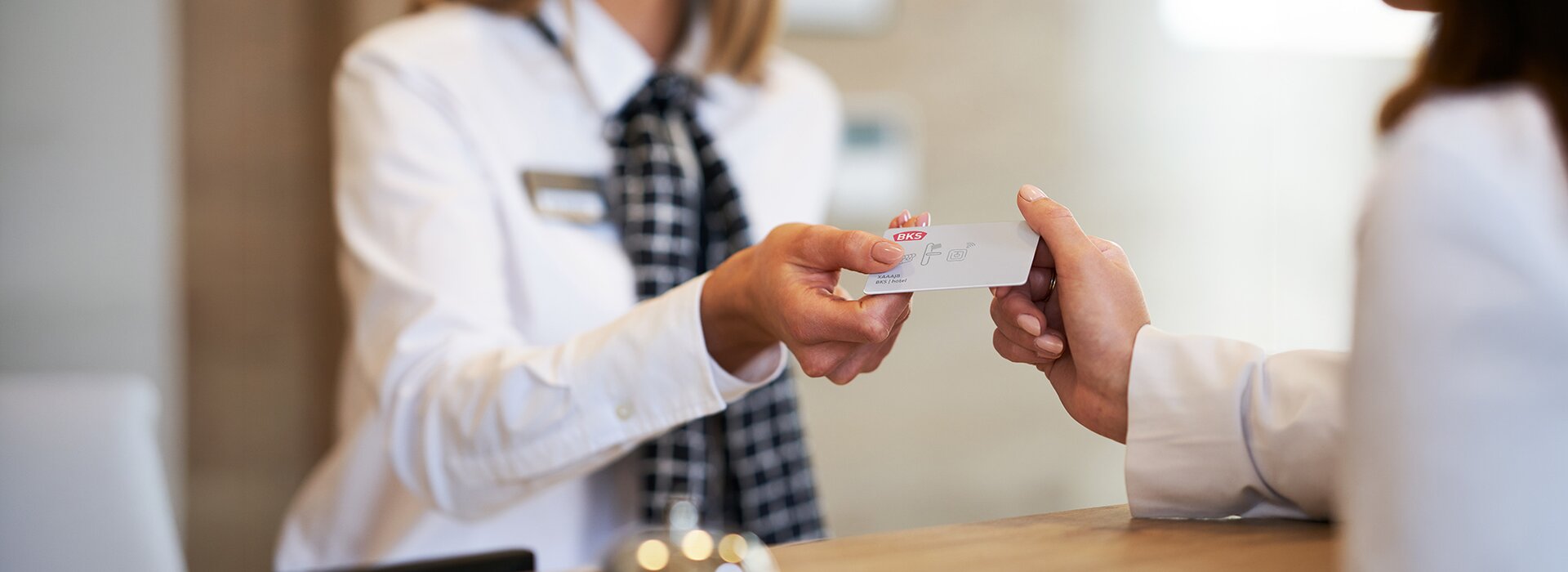 Übergabe der BKS Hotelschlüsselkarte Empfang