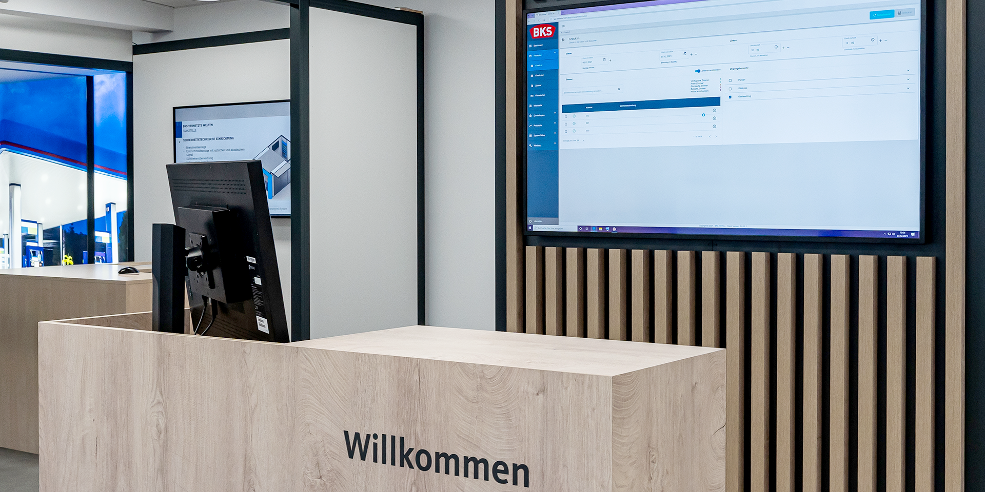 BKS Shroom BKS Vernetzte Welten - Hotel 
Moderner Empfangsbereich mit Bildschirm