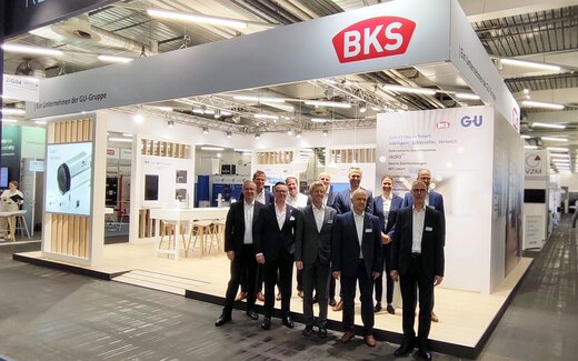 BKS Messestand mit Team auf Fachmesse SicherheitsExpo München