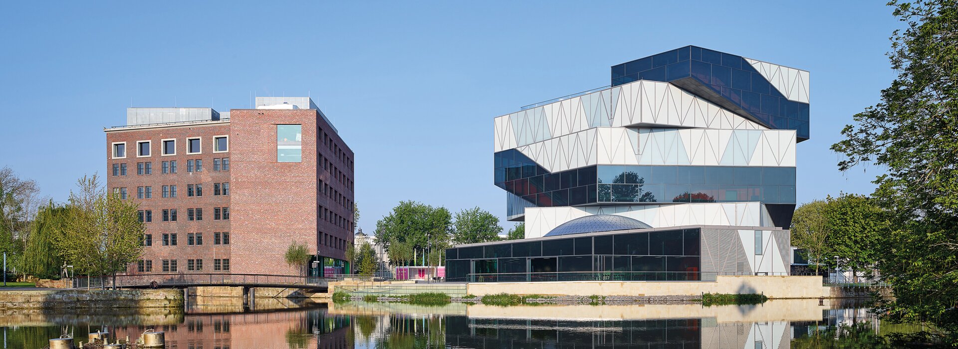 Modernes Museum mit auffälliger Architektur