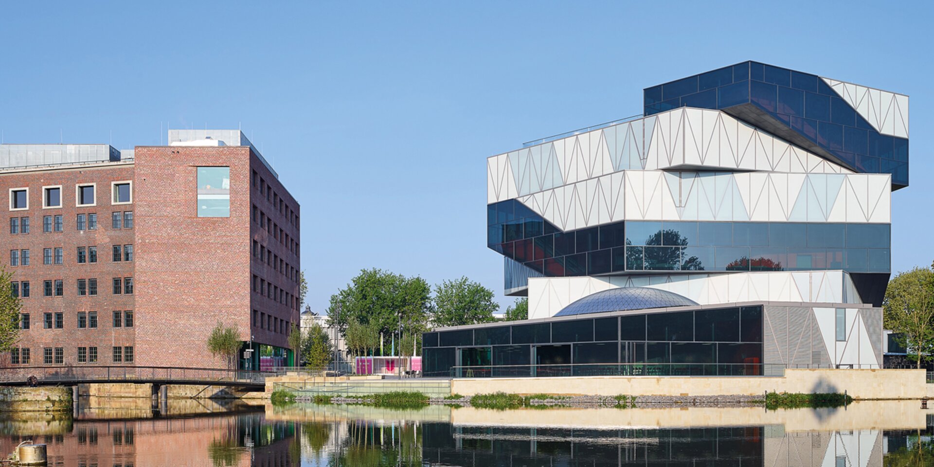 Modernes Museum mit auffälliger Architektur